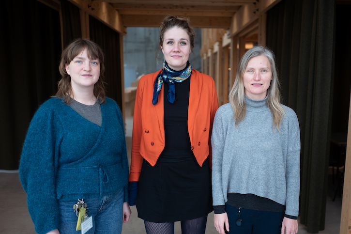 Studentervejledere Rebecca Birch Roulund (tv.), Anne Sofie Ravnsbæk Geertsen og studievejleder Stine Skou Nielsen.