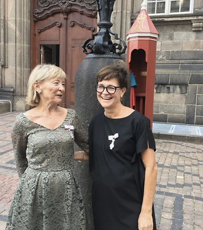Ingelise Bogason, chairman of the board of Aarhus School of Architecture, (left) has been awarded a Knight's Cross together with Mette Kynne Frandsen, CEO and partner in Henning Larsen (right).