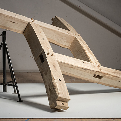 Testbyggeri med irregulært træ