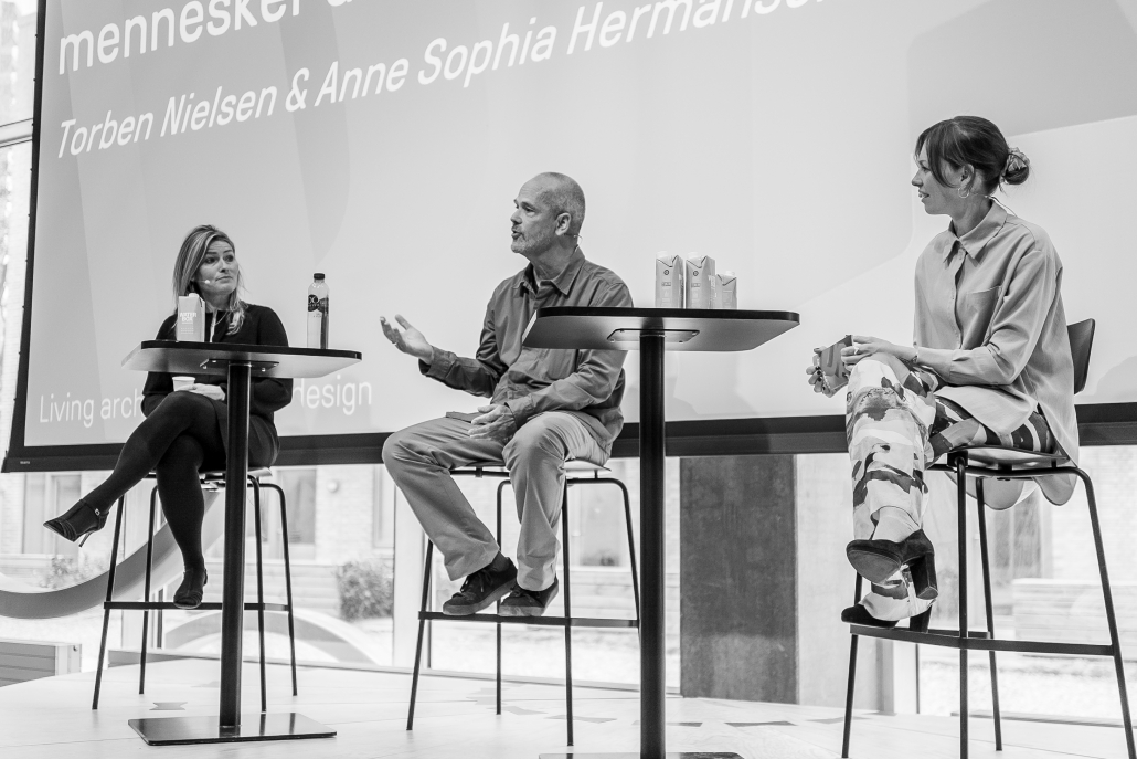 Anna Sophia Hermansen (tv.) diskuterede med Torben Nielsen, mens Anne Katrine Harders fra DAC modererede.