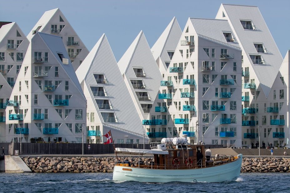 Arkitekt guide søges ASAP til sejlads i Aarhus havn plus Aarhus Ø