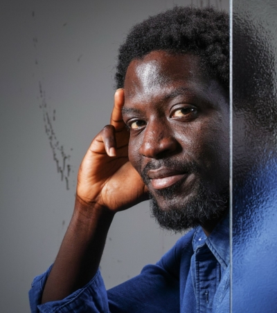 1. Ibrahim Mahama, portrait. Photo credits_ Peter Rosemann. Courtesy of the Artist and APALAZZOGALLERY crop